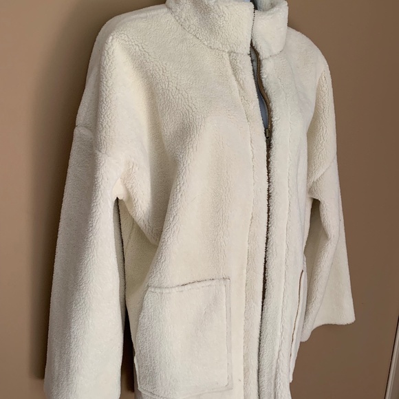 New Michael Stars jacket in beautiful ivory sherpa. Cozy fit and warm Size M. - Picture 1 of 6